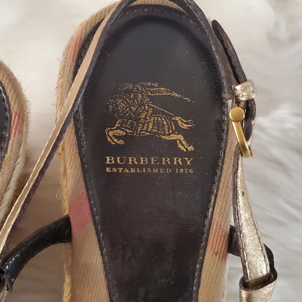 Burberry Women Espadrilles Sandals Size 40 Gold Logo Stripe